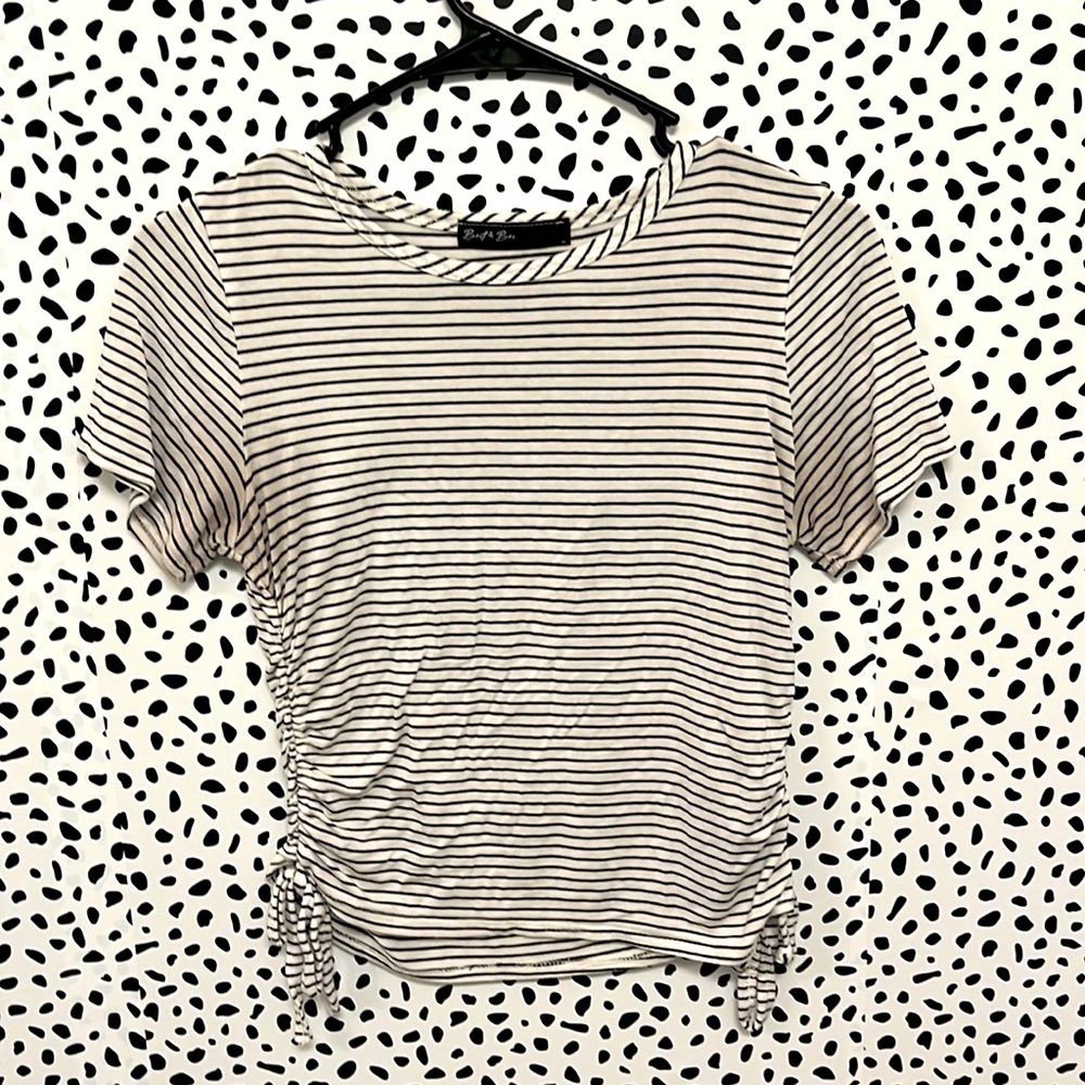 BLACK ANS WHITE TOP WITH SIDE ROOSHING AND TIES